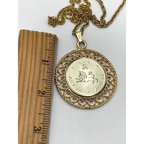 Leo Astrology Pendant Medallion Large Vintage Gold Tone Chain - Picture 5 of 8